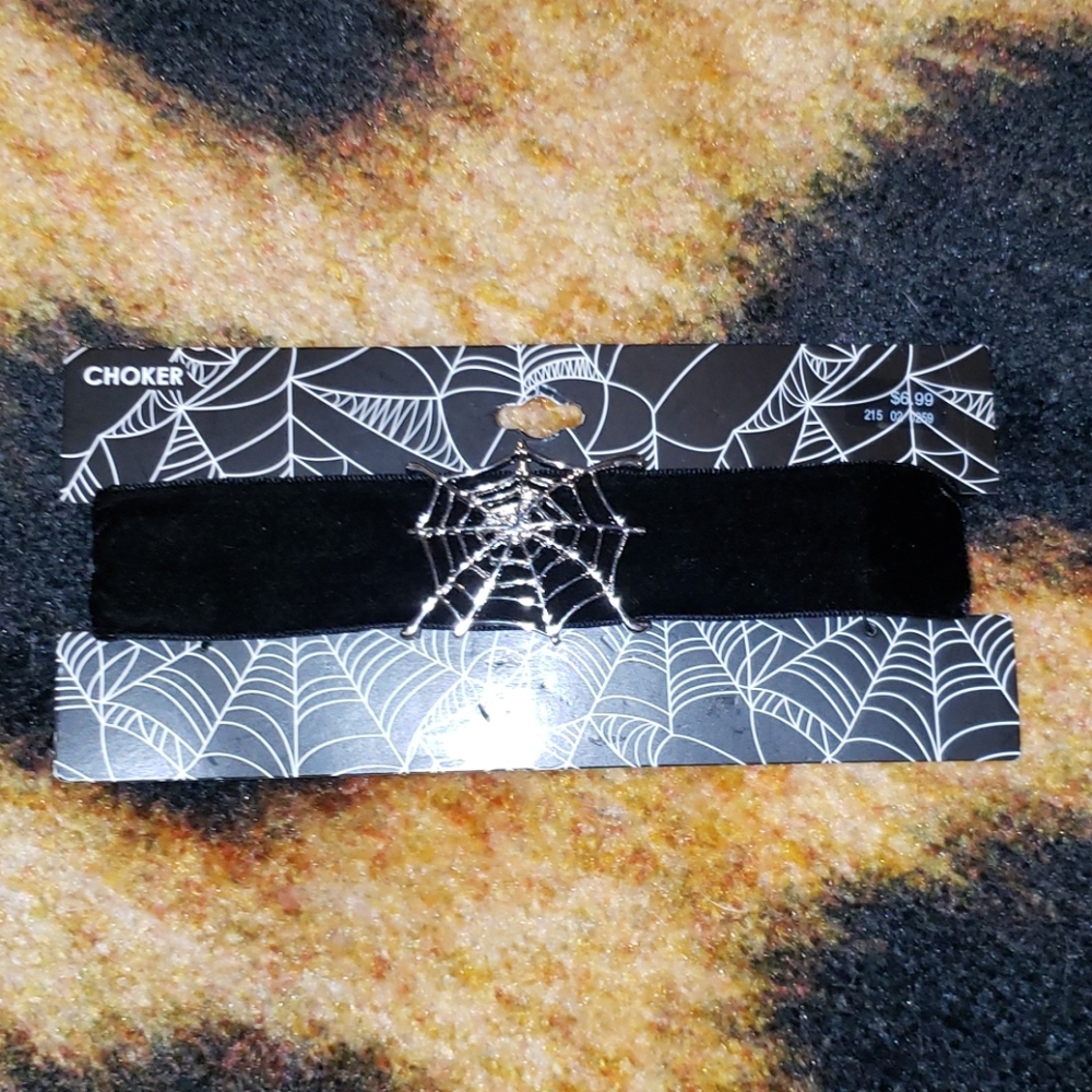 🕷Spiderweb Choker - Picture 4 of 5